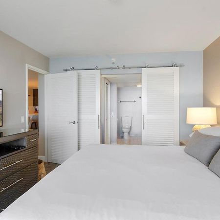 Luxury Oceanfront 2 Bedroom Apartment At Waikiki Beach Tower Honolulu Buitenkant foto