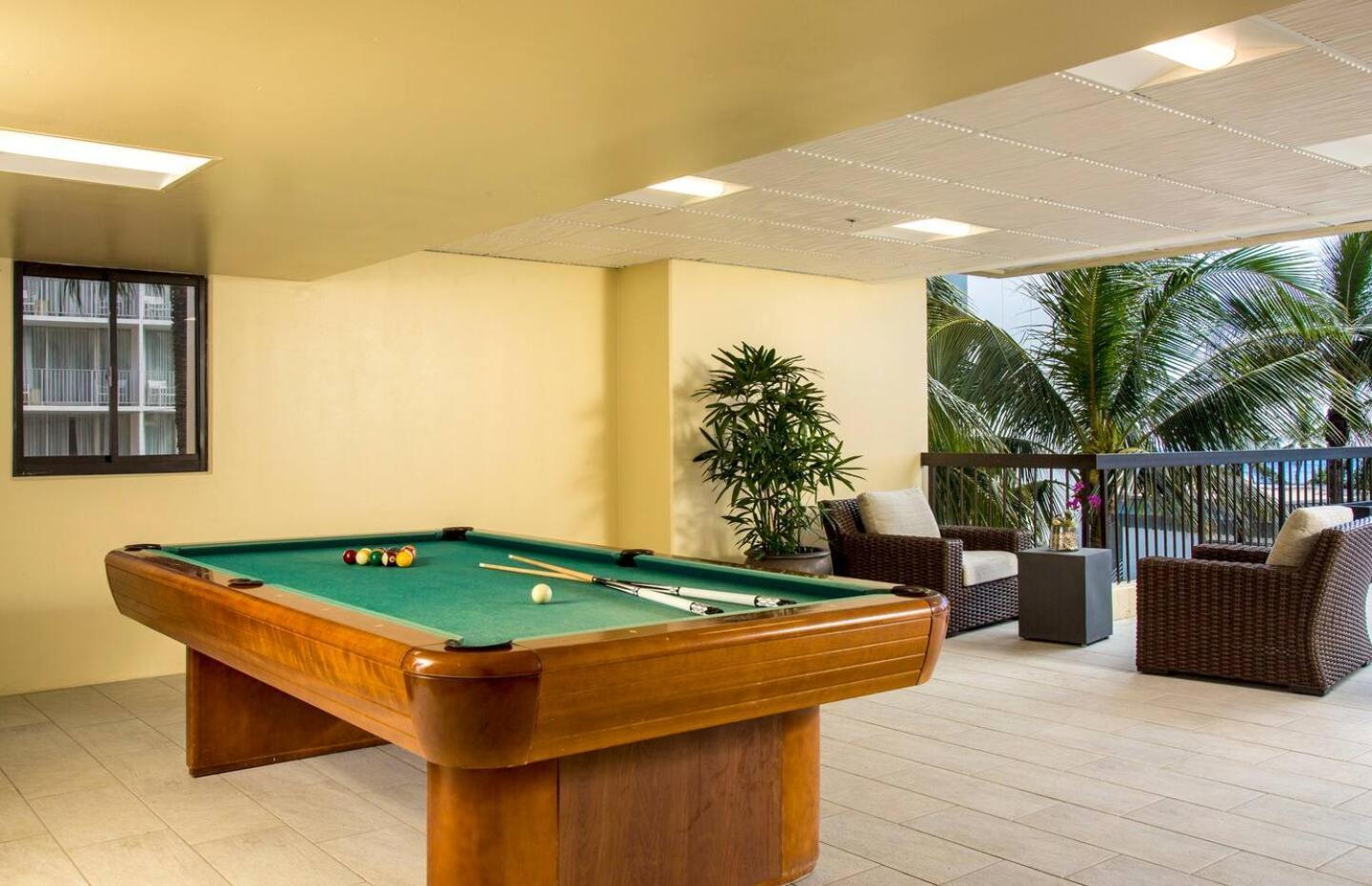 Luxury Oceanfront 2 Bedroom Apartment At Waikiki Beach Tower Honolulu Buitenkant foto