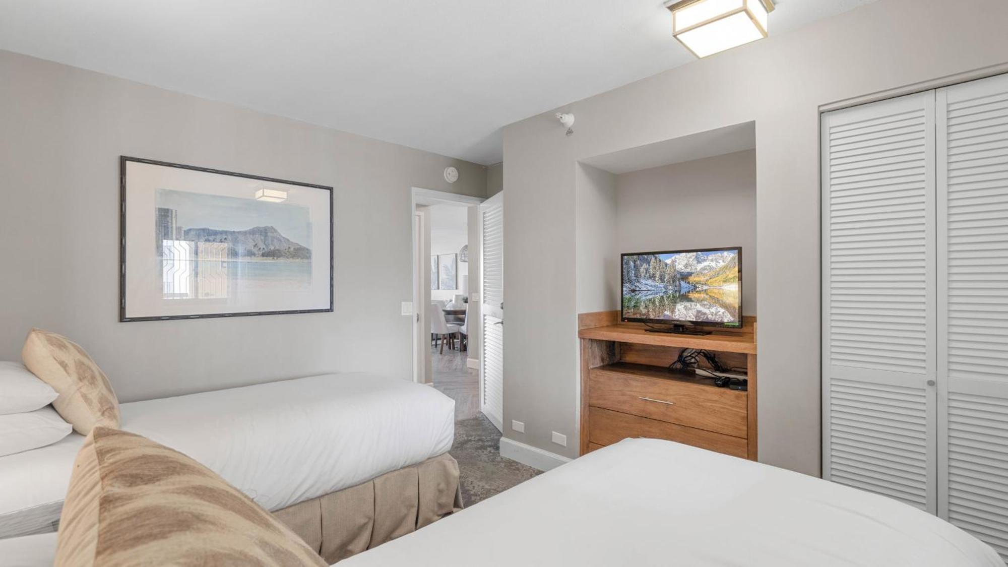 Luxury Oceanfront 2 Bedroom Apartment At Waikiki Beach Tower Honolulu Buitenkant foto