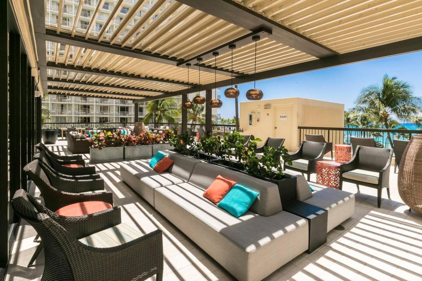 Luxury Oceanfront 2 Bedroom Apartment At Waikiki Beach Tower Honolulu Buitenkant foto