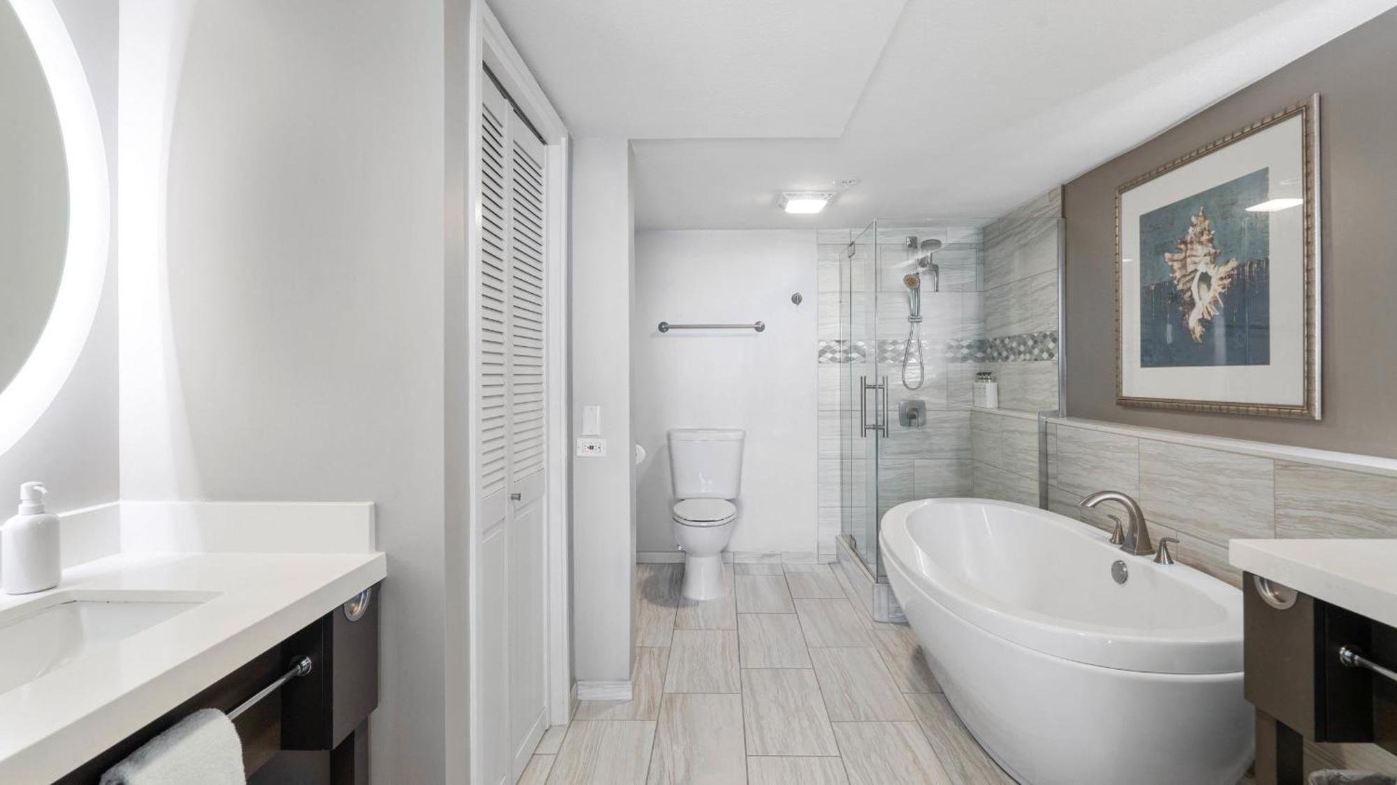 Luxury Oceanfront 2 Bedroom Apartment At Waikiki Beach Tower Honolulu Buitenkant foto