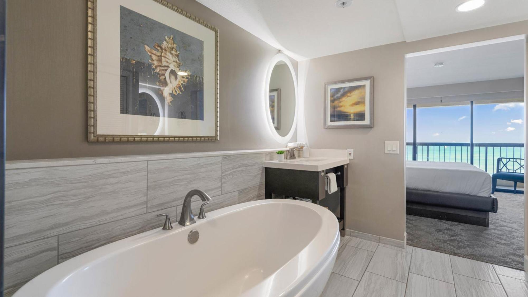 Luxury Oceanfront 2 Bedroom Apartment At Waikiki Beach Tower Honolulu Buitenkant foto