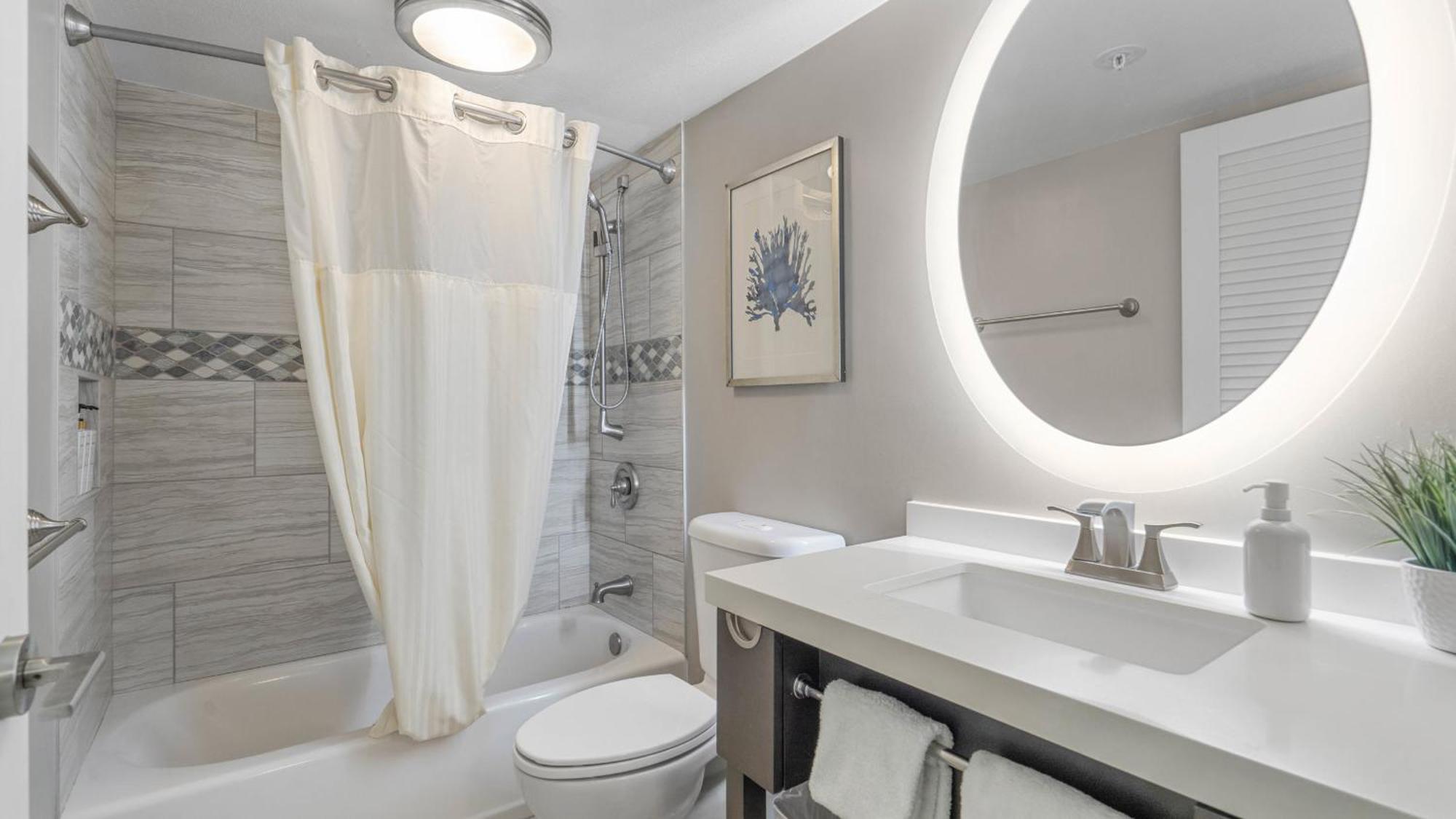 Luxury Oceanfront 2 Bedroom Apartment At Waikiki Beach Tower Honolulu Buitenkant foto