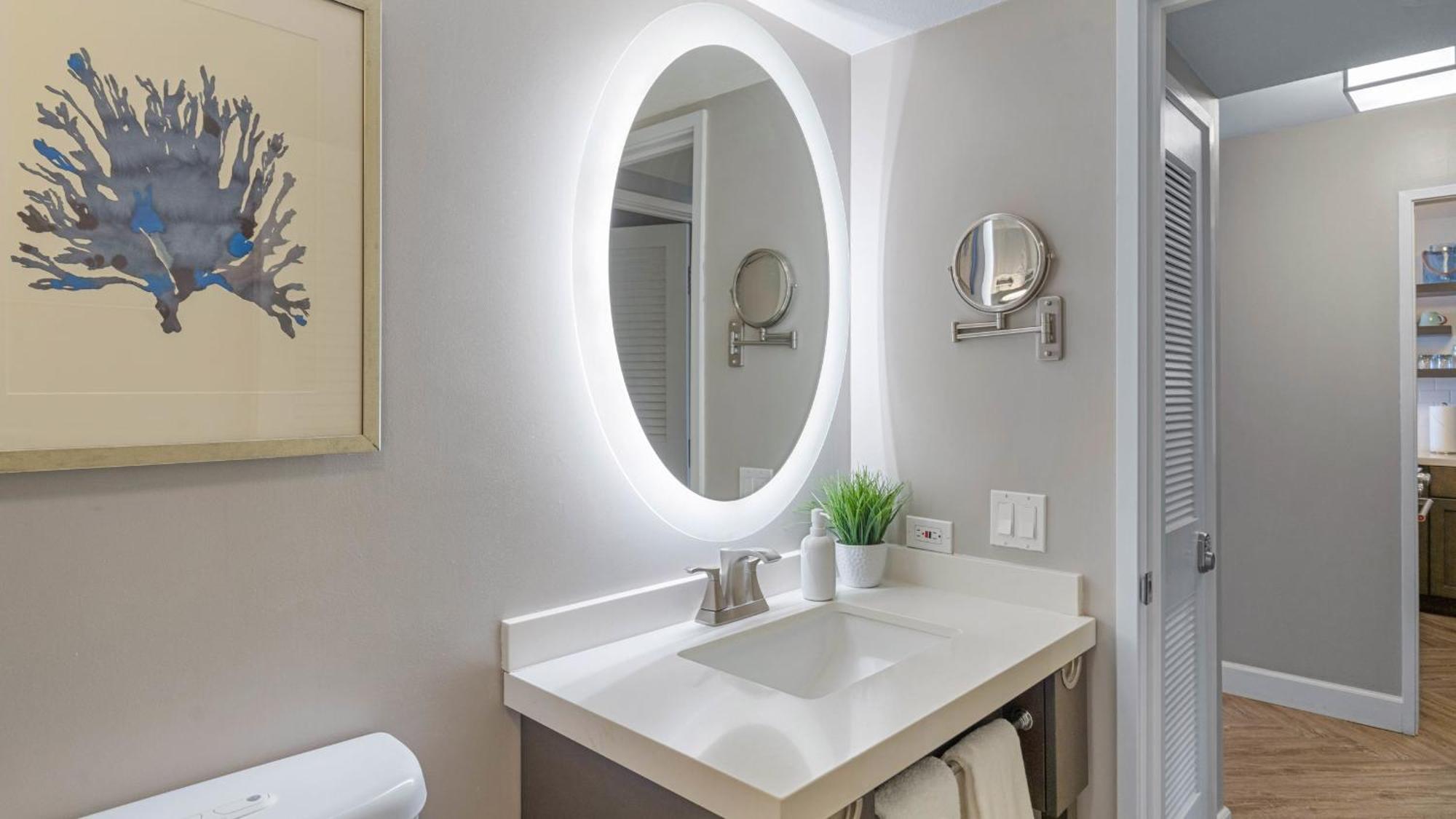 Luxury Oceanfront 2 Bedroom Apartment At Waikiki Beach Tower Honolulu Buitenkant foto